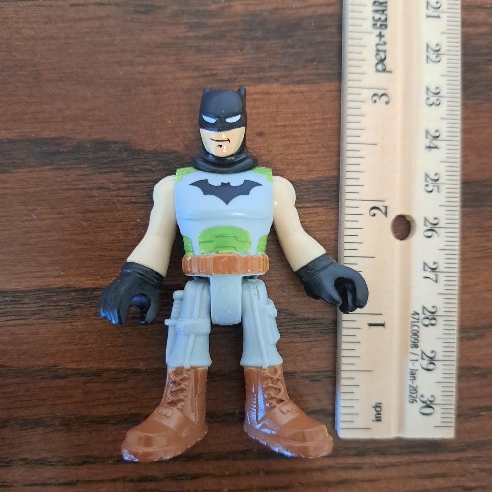 Fisher Price Imaginext DC Super Friends Batman Tactical Vest Action Figure 3in